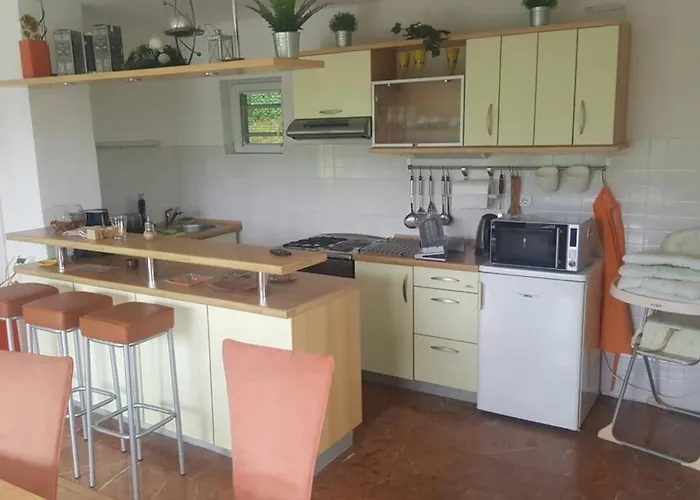 Wolf's Plane Luxury Isolated Mountain House For Digital Nomads וילה פויניצה